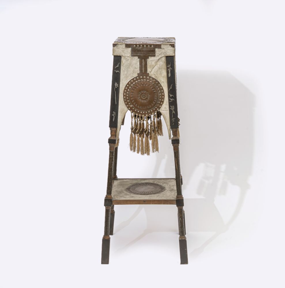 An Extraordinary 'Sellette' - image 2