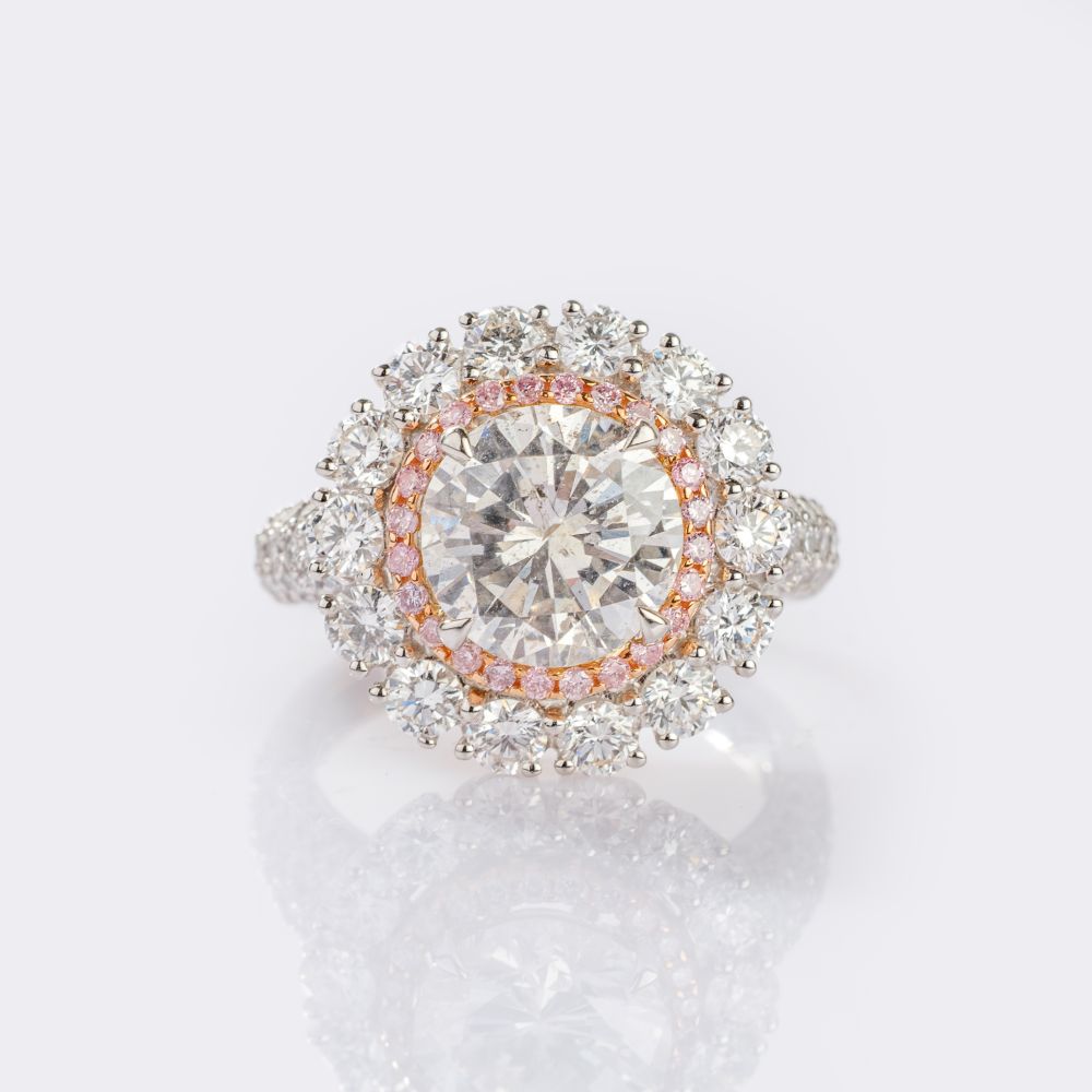 High-carat Diamond Solitaire Ring with Pink Diamonds High-carat Diamond Solitaire Ring with Pink Diamonds