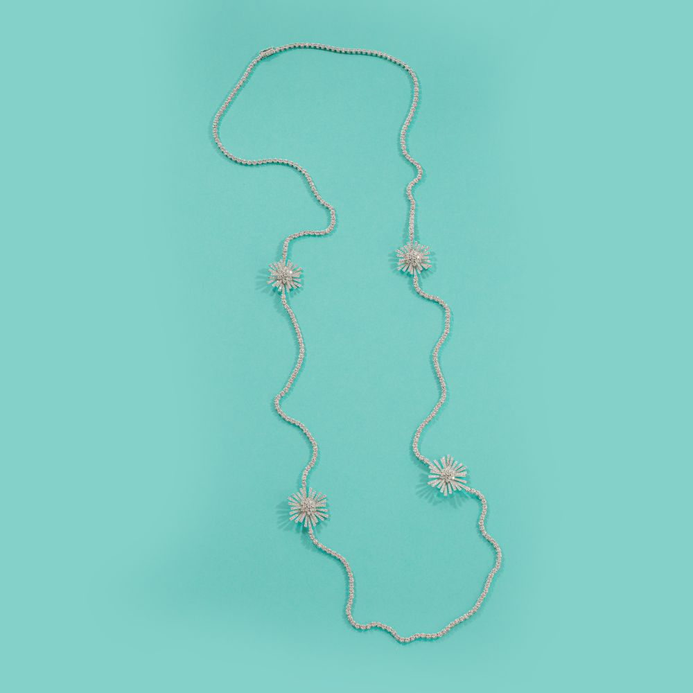 Langes Diamant Collier mit floralen Applikationen Langes Diamant Collier mit floralen Applikationen