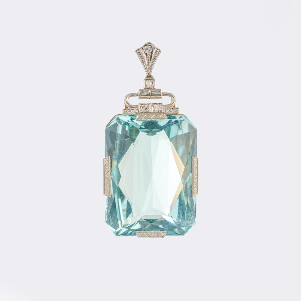 A high carat Aquamarin Pendant with Diamonds
