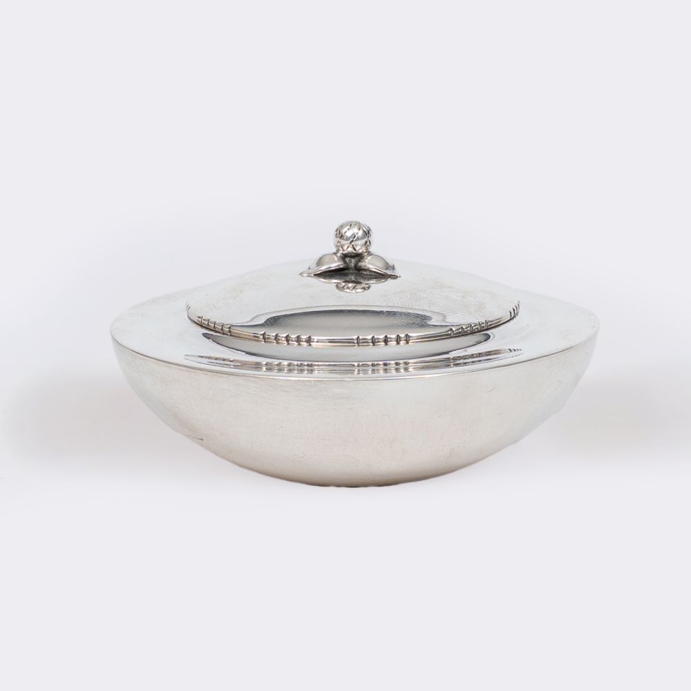 Georg Jensen - Kleines Deckeldöschen Nr. 145 von Johan Rohde Kleines Deckeldöschen Nr. 145 von Johan Rohde