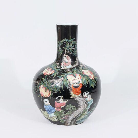 Große 'Nine Peaches' Vase
