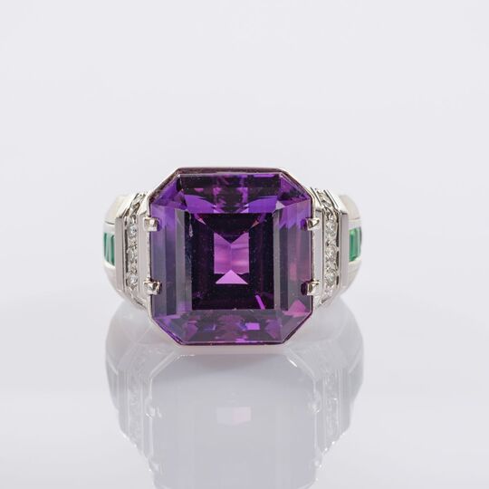 Großer Amethyst-Smaragd Cocktailring mit Brillant-Besatz