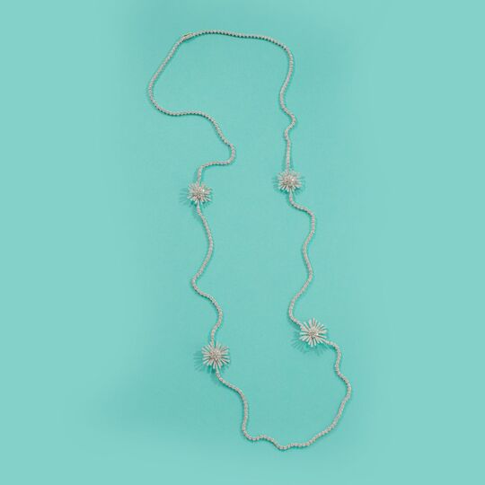 Langes Diamant Collier mit floralen Applikationen