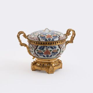 A magnificent Imari Centrepiece with Ormolu Mount