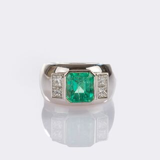 Fine Emerald Diamond ring