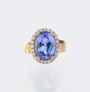 Tansanite Diamond Ring