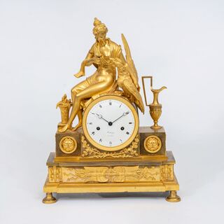 Autray à Paris - Empire Figurine Pendule 'Hebe waters the eagle of Zeus' Empire Figurine Pendule 'Hebe waters the eagle of Zeus'