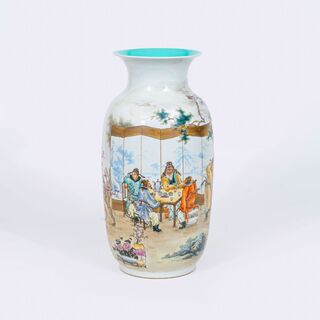 Wang Qi, zugeschr. - Große Rouleau-Vase mit Tischgesellschaft von Gelehrten Große Rouleau-Vase mit Tischgesellschaft von Gelehrten