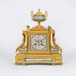 Pendule with porclain painting in Sevrès style