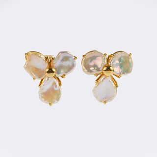 Pair of Pearl Earclips