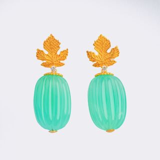 Pair of Chrysopras Earpendants with Gold Leaves