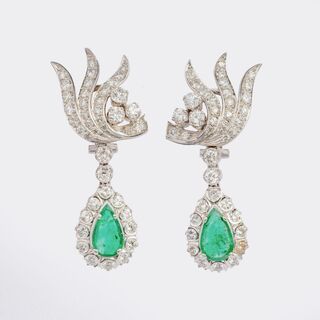 Pair of highcarat Emerald Diamond Earpendants