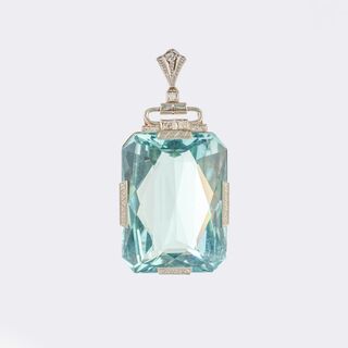 A high carat Aquamarin Pendant with Diamonds