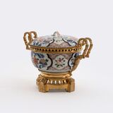 A magnificent Imari Centrepiece with Ormolu Mount - image 2