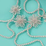 Langes Diamant Collier mit floralen Applikationen - Bild 3
