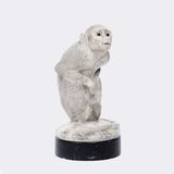 Seltene Marmorskulptur 'Rhesusaffe' - Bild 1
