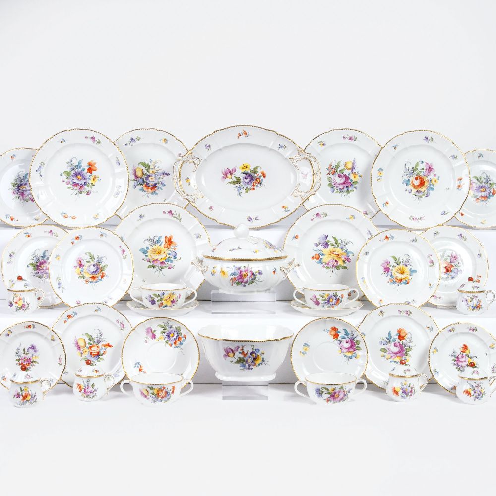 A Dinner Service with Floral Painting A Dinner Service with Floral Painting