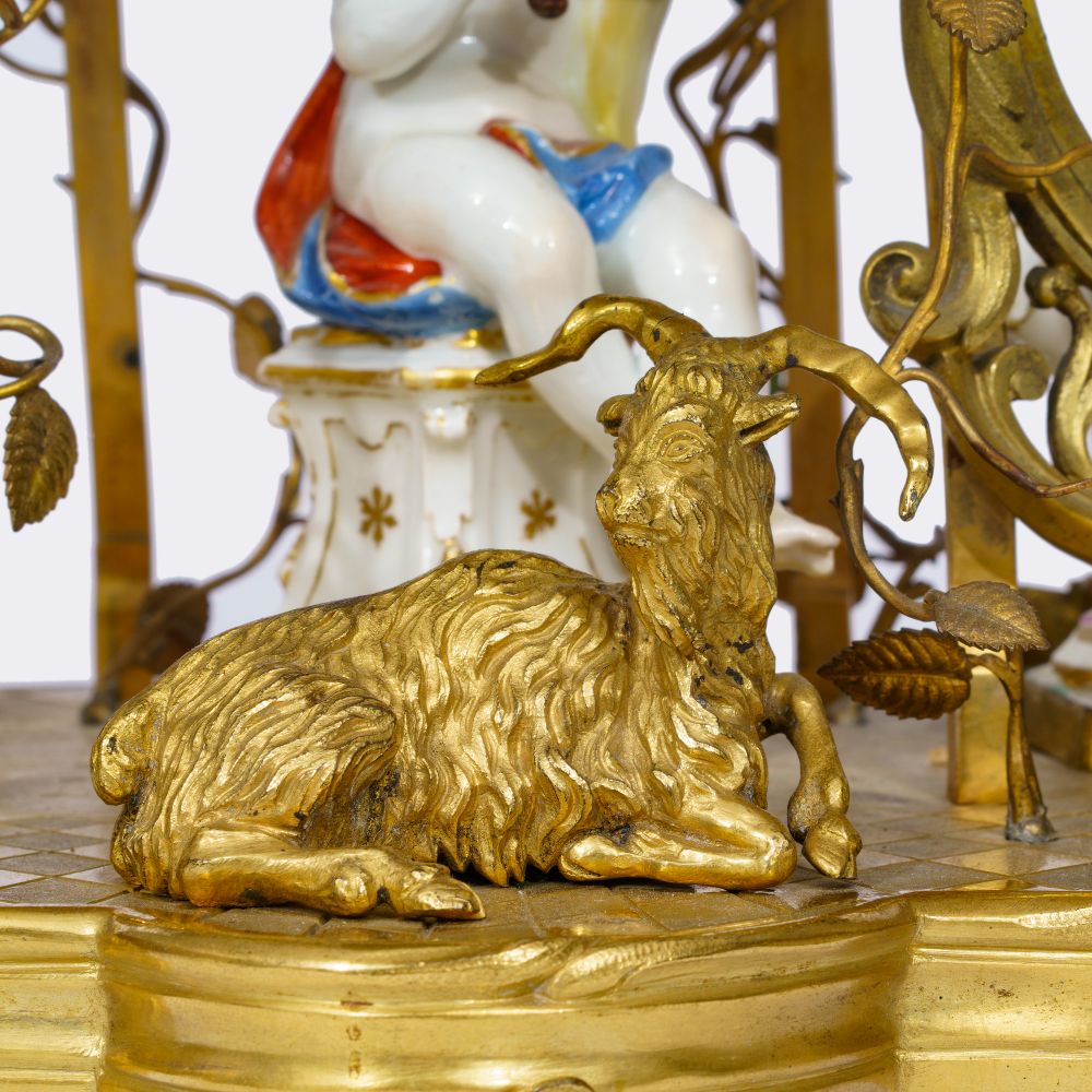 Louis XV Ormolu Tafelaufsatz mit Uhrenbekrönung 'Allegorie des Sommers' - Bild 3