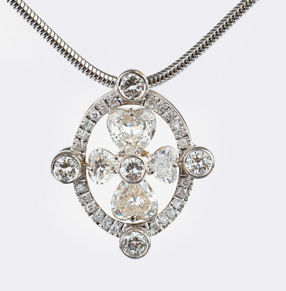 Highcarat Diamond Pendant on Necklace Highcarat Diamond Pendant on Necklace