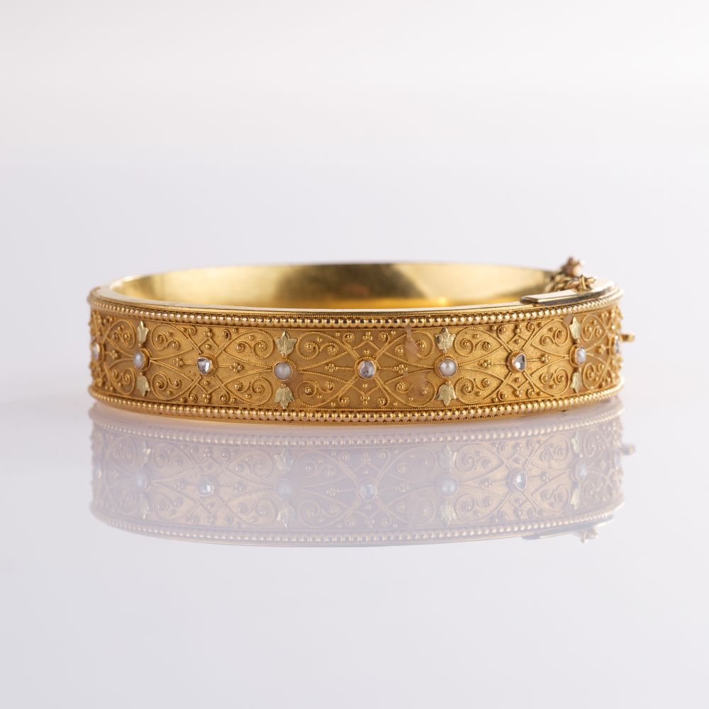 Classical antique Filigrée Bangle Bracelet with Diamonds and Seedpearls Classical antique Filigrée Bangle Bracelet with Diamonds and Seedpearls
