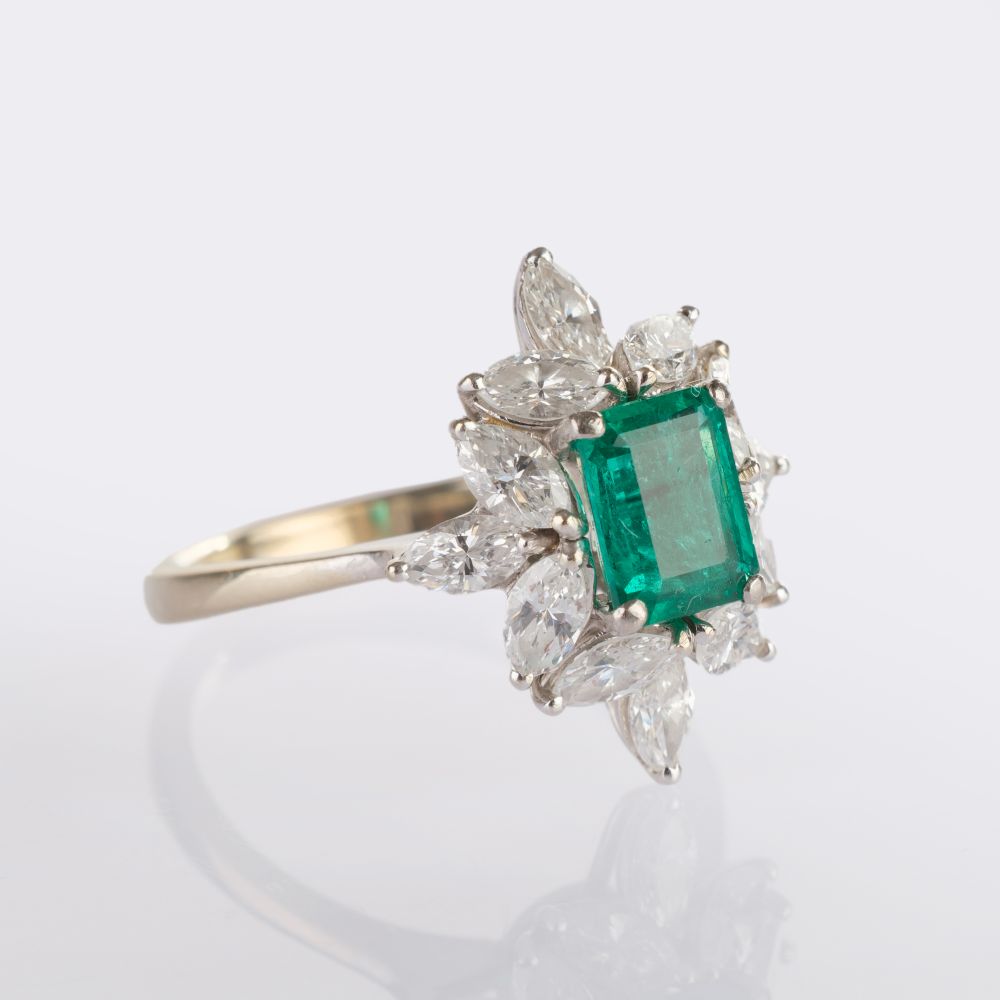 Feiner Vivid Green Smaragd Ring mit Diamant-Besatz - Bild 2