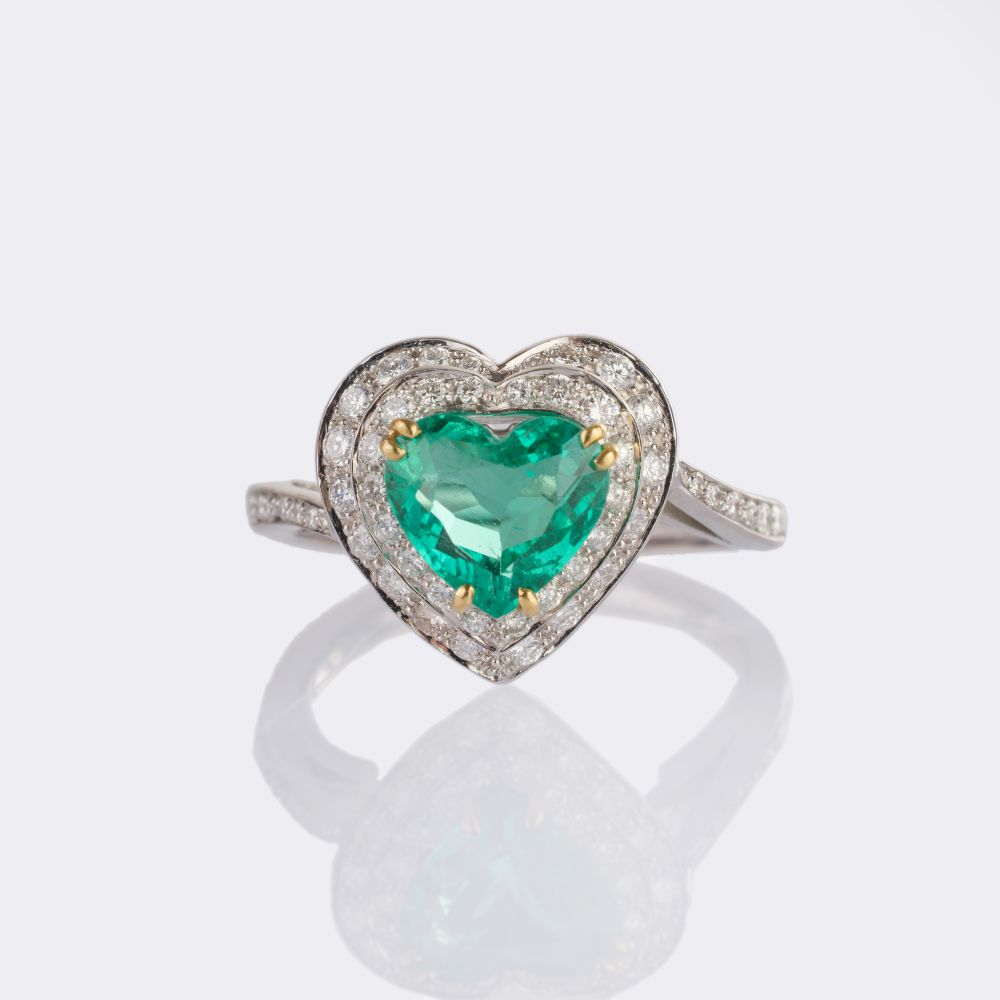 Feiner Smaragd Brillant Ring in Herzform