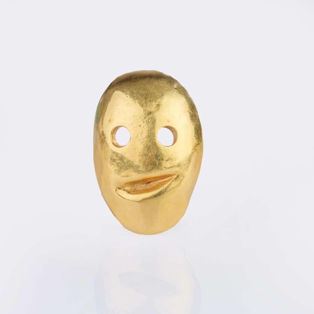 Max Ernst - Limited Gold Pendant 'Tête ou Tête ovale' by Pierre Hugo Limited Gold Pendant 'Tête ou Tête ovale' by Pierre Hugo