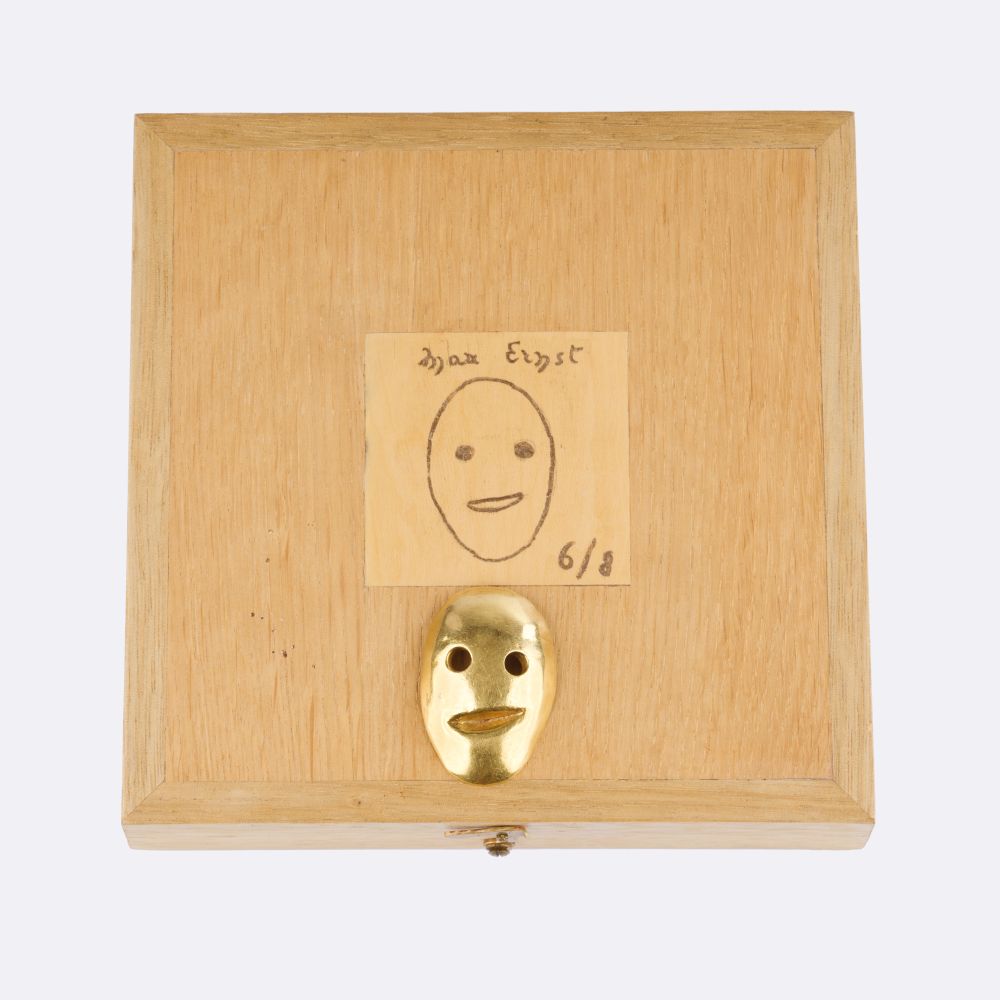 Limited Gold Pendant 'Tête ou Tête ovale' by  Pierre Hugo - image 2