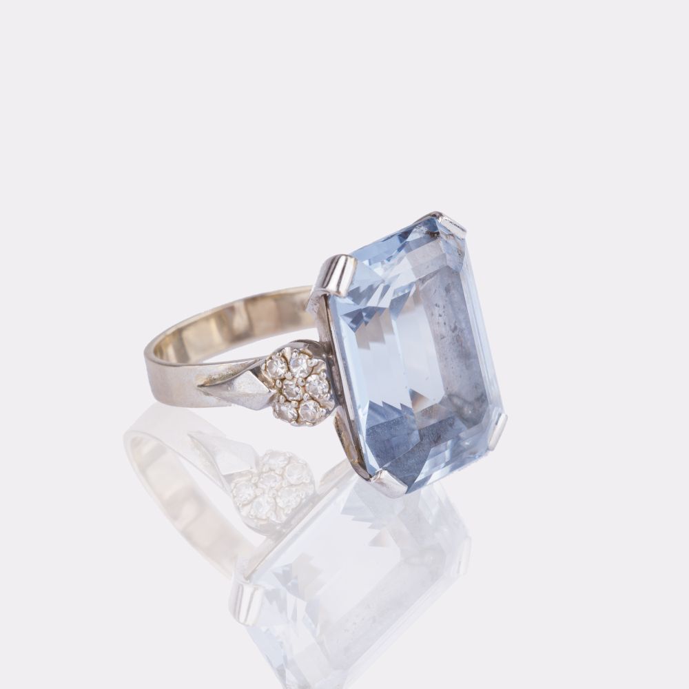 Aquamarine Ring with Diamonds - image 2