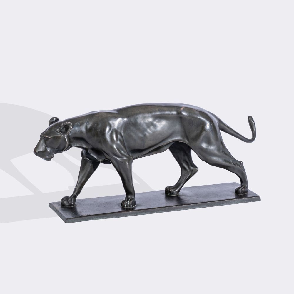 Art-déco Bronze 'Striding lioness'