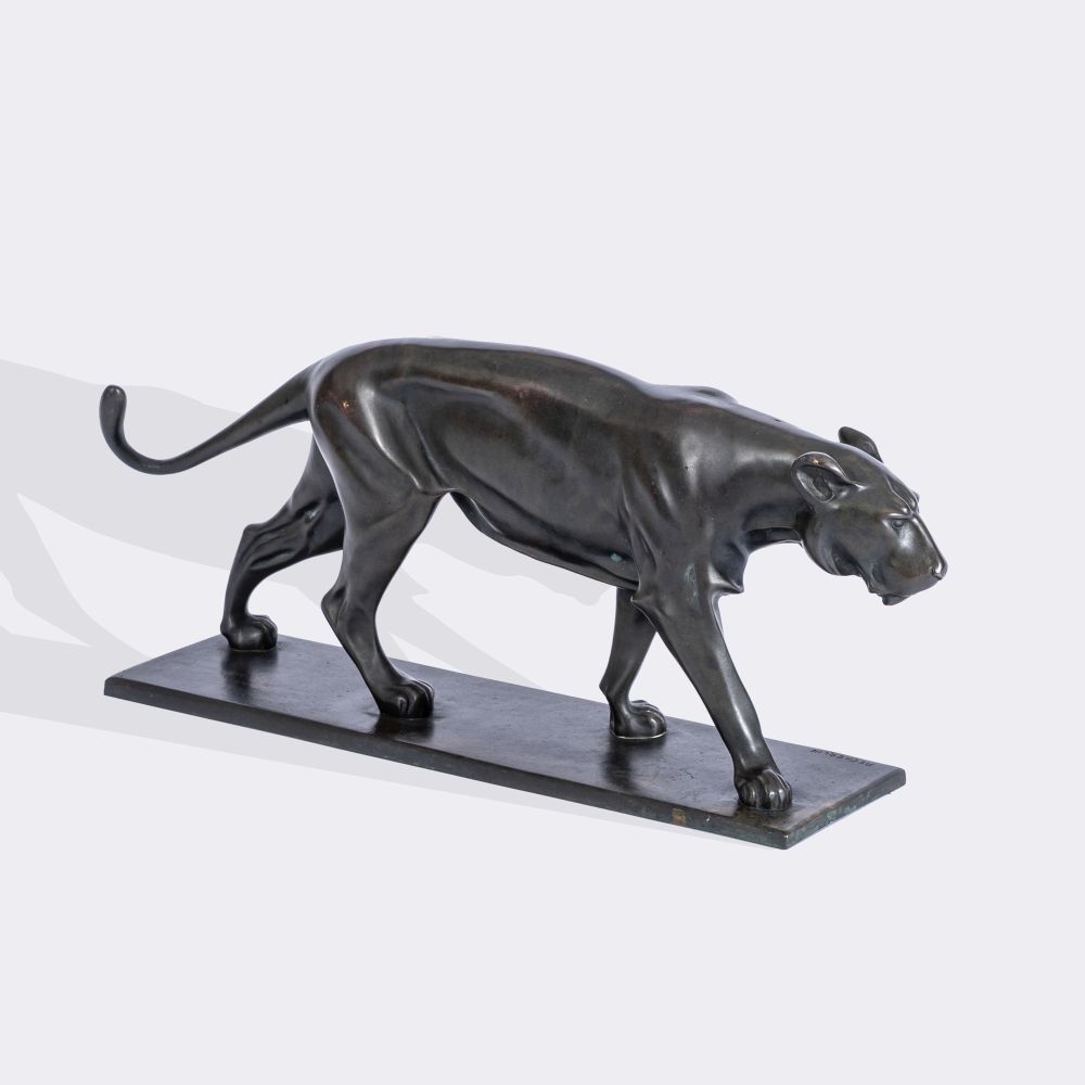 Art-déco Bronze 'Striding lioness' - image 2