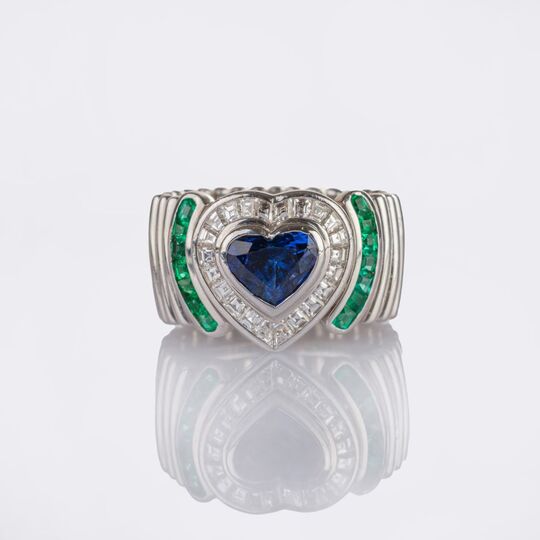 Diamant Smaragd Bandring mit Saphir im Herzschliff