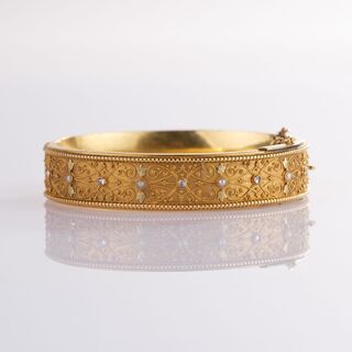 Classical antique Filigrée Bangle Bracelet with Diamonds and Seedpearls