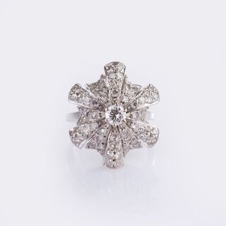 Brillant Ring in Blütenform
