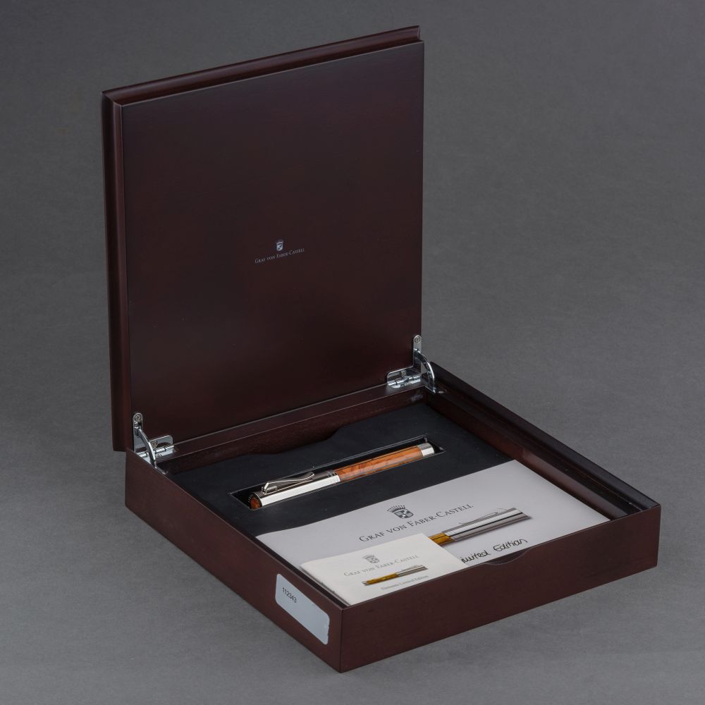 A Fountain Pen from the 'Elemento Limited Edition' - image 3