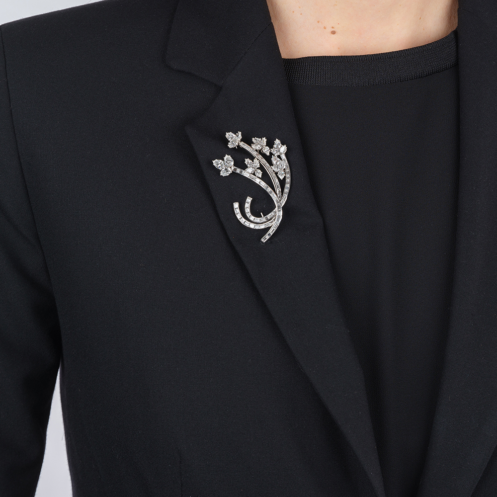 An exceptionel Vintage Diamond Flower Brooch - image 3