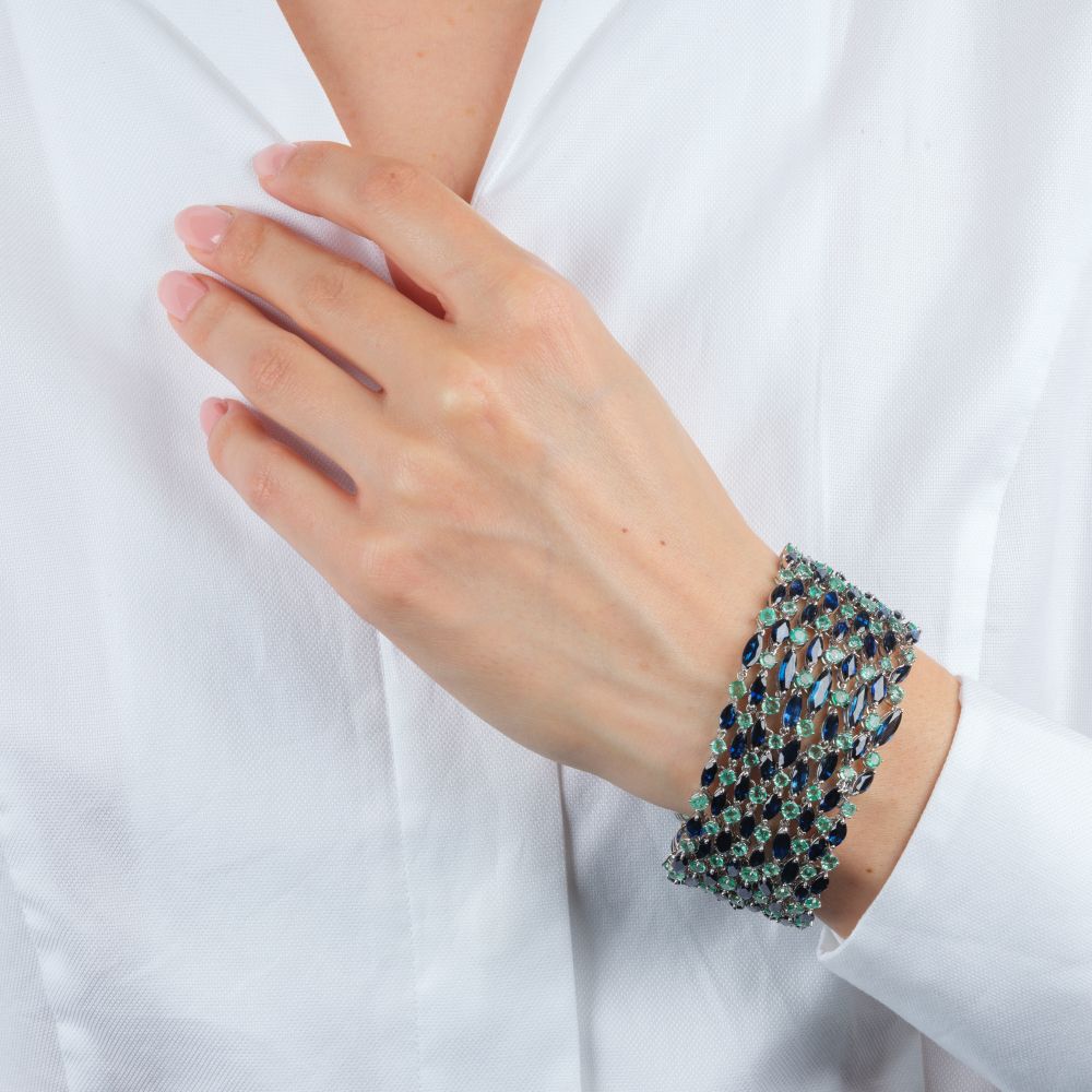 Extraordinary Bracelet with Sapphires and Emeralds - image 4