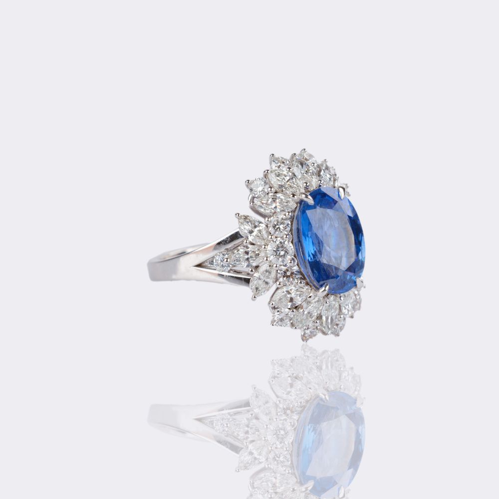 Very Fine Natural Sapphire Ring with Diamonds - image 2