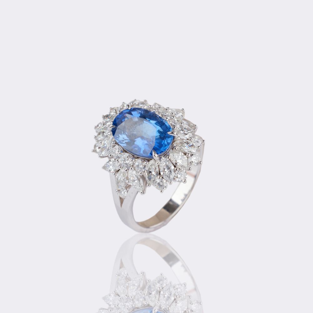 Very Fine Natural Sapphire Ring with Diamonds - image 3