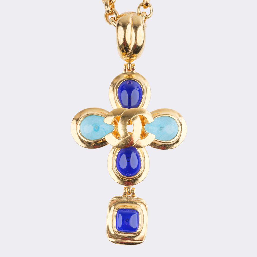 CC pâte de verre Gripoix Cross Pendant on Anchor Chain