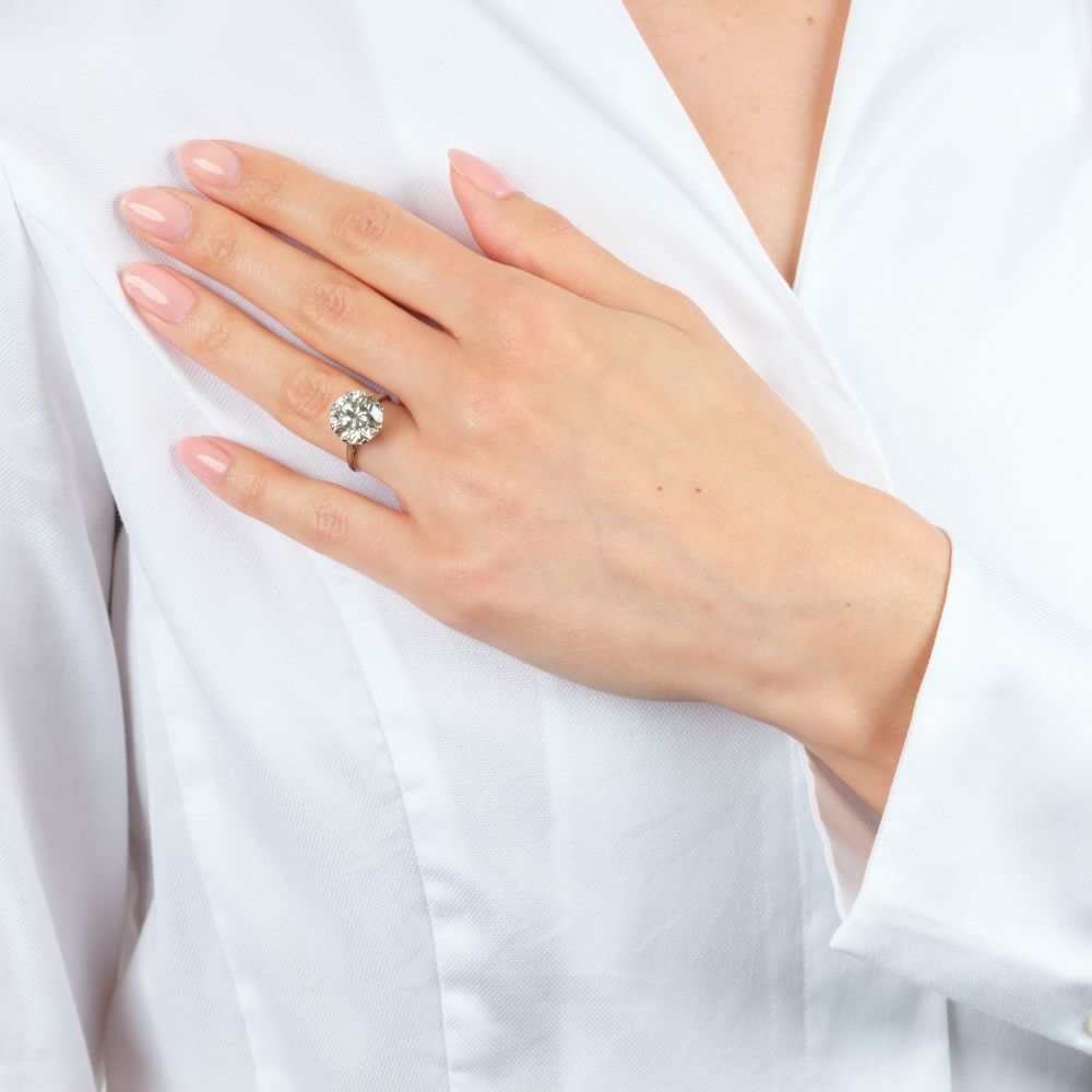 Very High-Carat Solitaire Ring - image 5