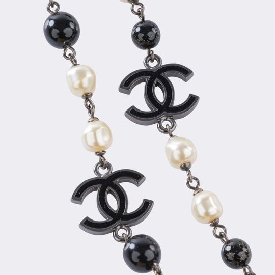 CC Sautoir Faux Pearls 'Noir et Blanc'