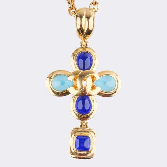 CC pâte de verre Gripoix Cross Pendant on Anchor Chain