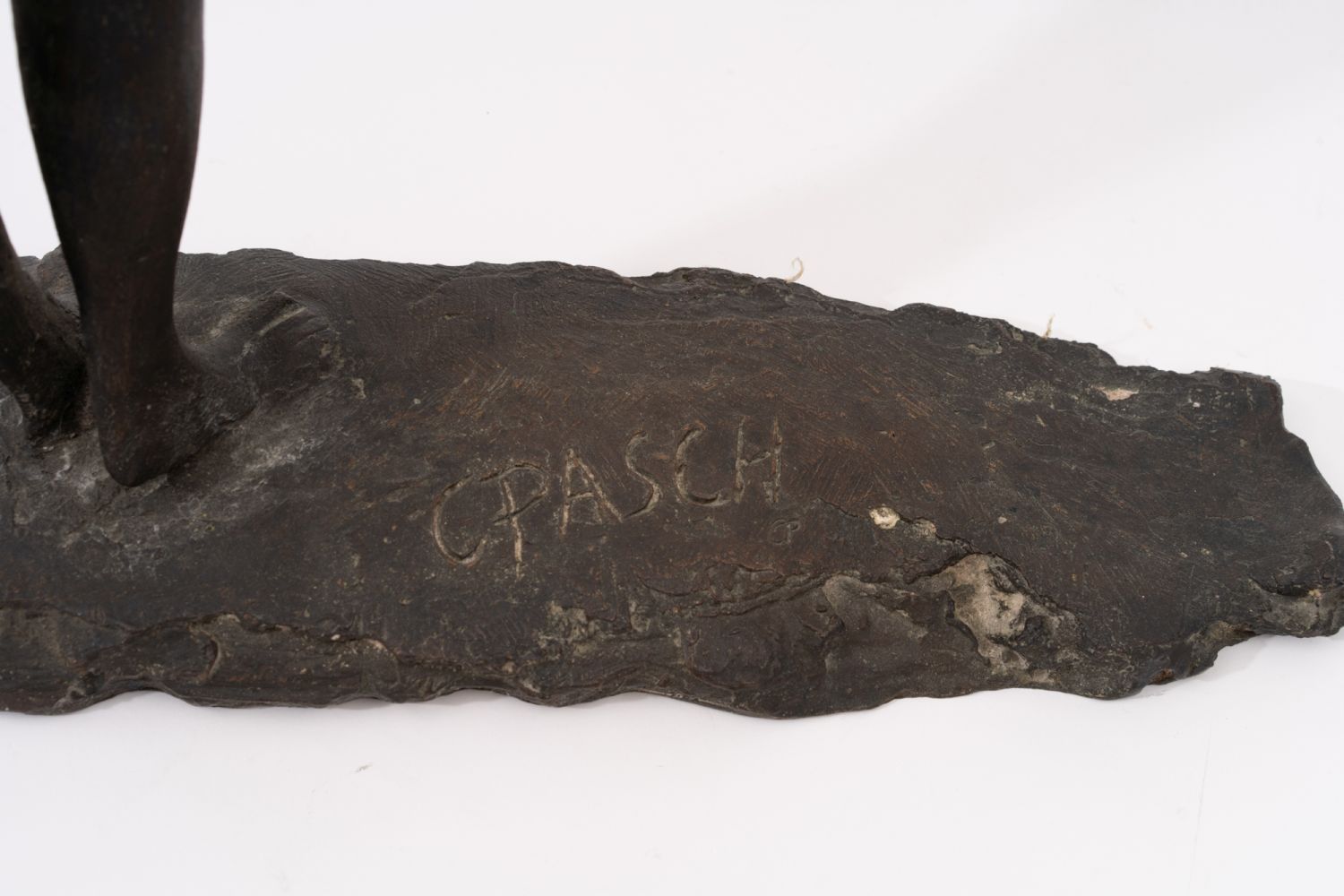 Mädchen, angelehnt an Stange - Bild 2