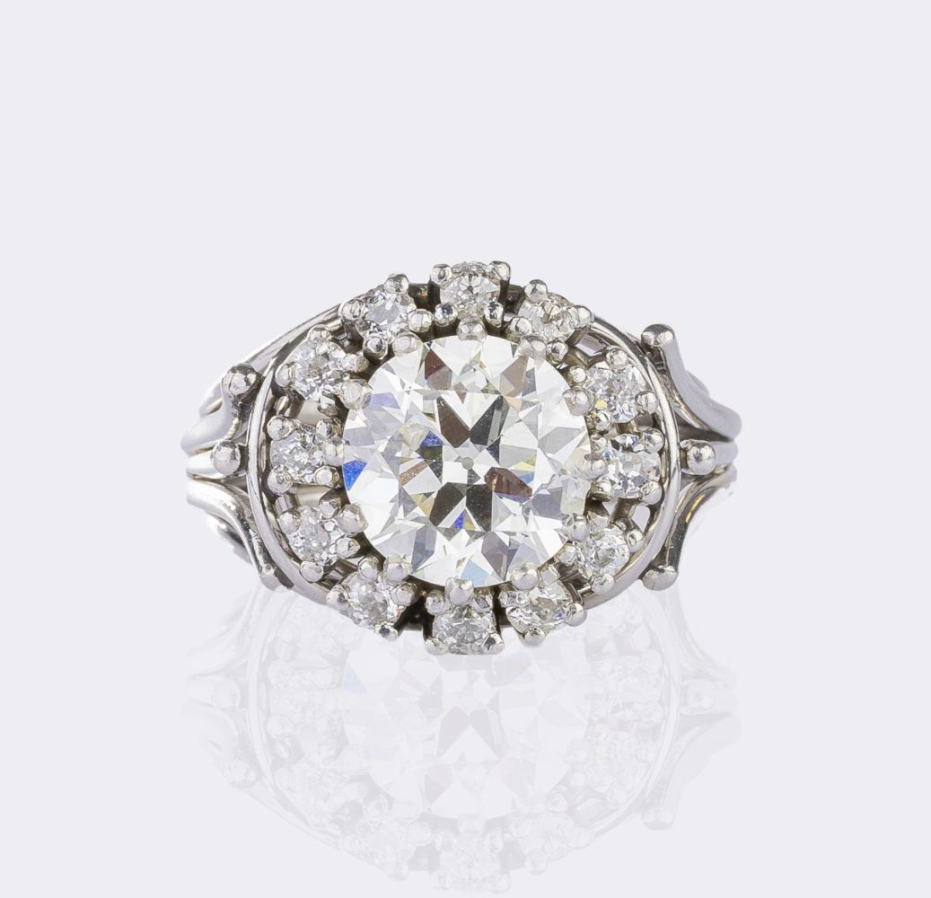 Solitaire diamond ring