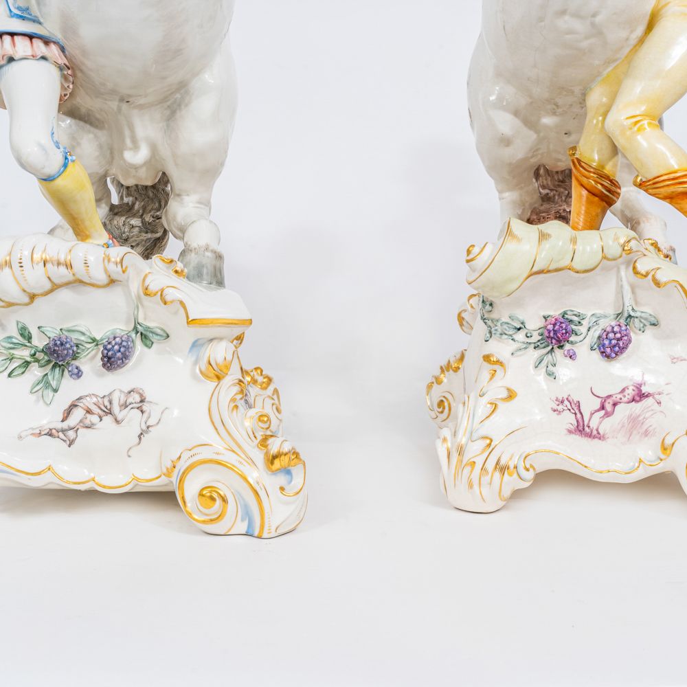 Paar großer Tafelaufsätze 'Rossebändiger' - Bild 3