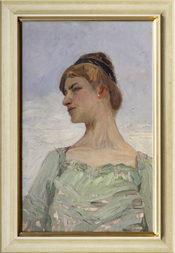 Frau in grünem Kleid - Bild 2