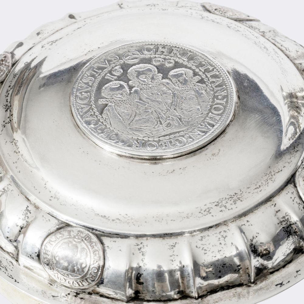 Seltener schlesischer Münzdeckelhumpen mit Dreibrüder-Talern - Bild 3