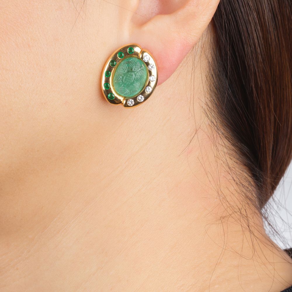 Paar Smaragd Ohrclips mit Blüten-Dekor und Brillant-Besatz - Bild 2